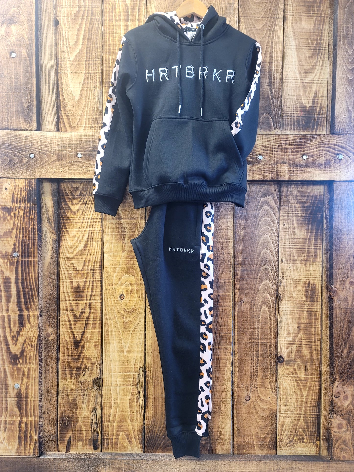 HRTBRKR SUIT